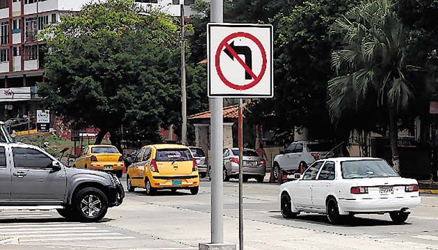 Un plan para recuperar señales viales. Pérdidas por colisiones o choques, así como vandalismo llevan a tener solo una cobertura de 45% en señalizaciones.