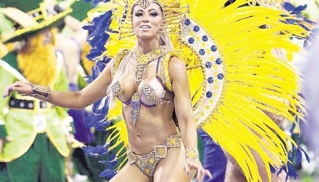 La samba y las batucadas reinan en el Sambódromo.
