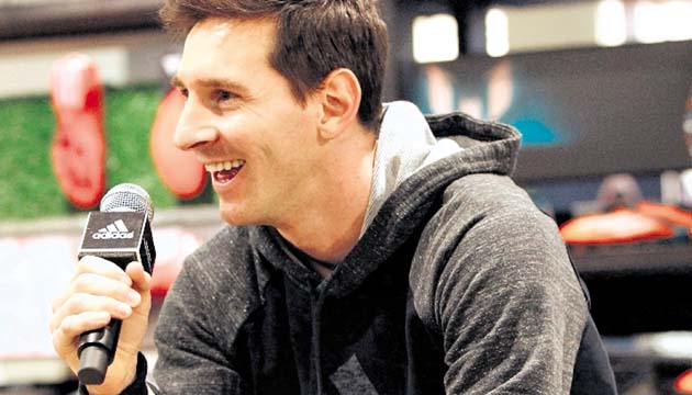 Messi participó de un acto promocional de la marca que lo viste.(EFE)
