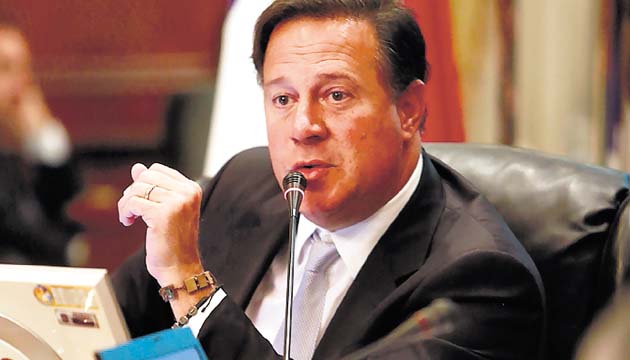 Política fiscal. Además, Varela reiteró que establecería una política fiscal cónsona con los ciclos económicos del país y asegurar la sostenibilidad de las finanzas del Estado a mediano y largo plazo, así como establecer un ahorro para destinarlo a la inversión social, reducir la pobreza y mejorar la competitividad.