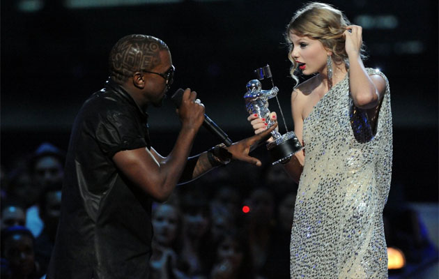 Kanye West y Taylor Smith en los Grammys de 2009