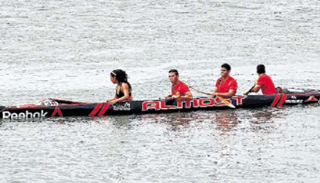 Los chicos de Almost en plena competencia ayer.