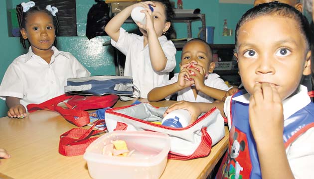 Niños son sensibles a la publicidad de alimentos