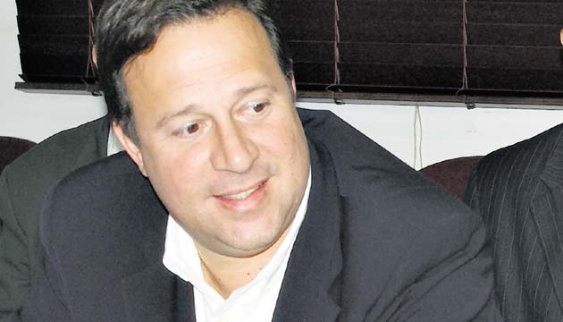 El presidente Juan Carlos Varela prometió en su campaña electoral “mantener un crecimiento económico sólido, dándole prioridad a la inversión pública, con transparencia, eficiencia y equidad”.( Archivo)