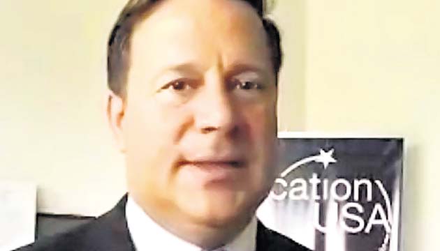 Momentos en que Varela increpaba al periodista de Radio Nacional.(Archivo)