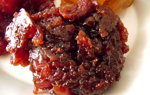 Podríamos sustituir los postres por frutas de la temporada y reducir los postres en azúcar y grasas con sustitutos del azúcar y aceite de canola, aconseja la nutricionista María Alejandra Cifuentes. Busca recetas que cambien al azúcar por miel y la harina blanca por la avena hecha polvo en la licuadora. ¿Comí de más?