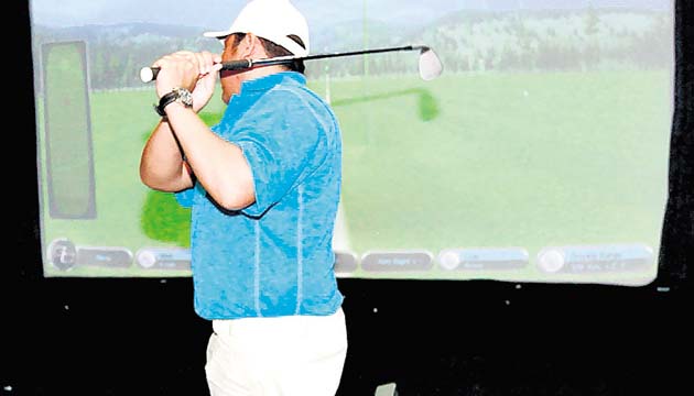 Los golpes se registran con precisión con la tecnología que usa iGolf.(Anayansi Gamez)