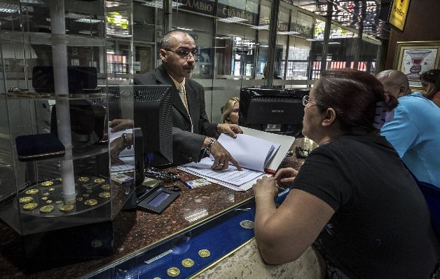 Venezuela reduce aún más las divisas para sus ciudadanos que viajan