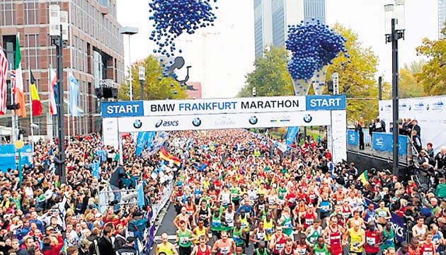 Frankfurt. El multitudinario evento realizado en esta urbe alemana es una de las competiciones más importantes de ese país y, al igual que Tokio, se preocupa por causar el menor impacto ambiental.