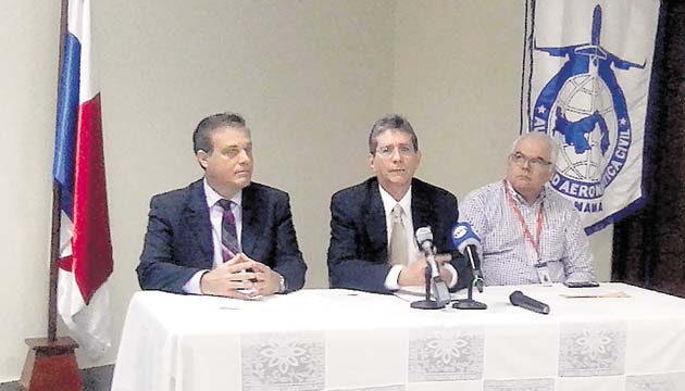 El director de Aeronáutica Civil anunció la medida en conferencia.(Antonio Pérez )