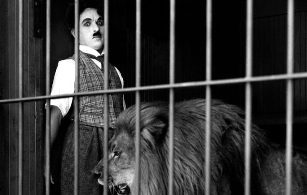 'El circo' presenta a Chaplin en 'El Vagabundo' . ¡Llegó la hora de ir al cine!