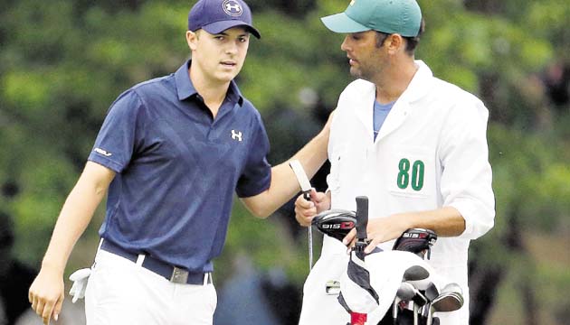 Las conversaciones entre Spieth y Greller eran constante durante el torneo.(AP)