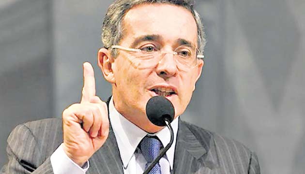Uribe pide a Santos que ‘no engañe’ más al país