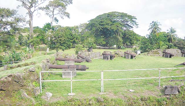 Se observan los históricos cañones en el Fuerte San Lorenzo.(Delfia Cortez)