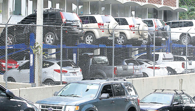 En el ION implementaron rampas para estacionamientos.(Edwin González)