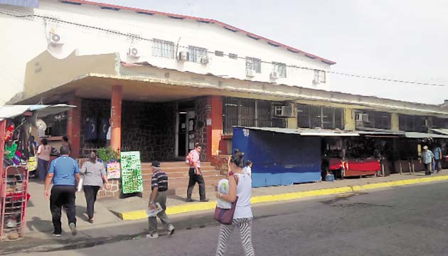 Es la única biblioteca pública para una creciente población.(Víctor Eliseo Rodríguez)