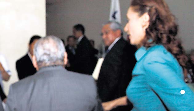 El magistrado Víctor Benavides evade a los medios.(Víctor Arosemena)