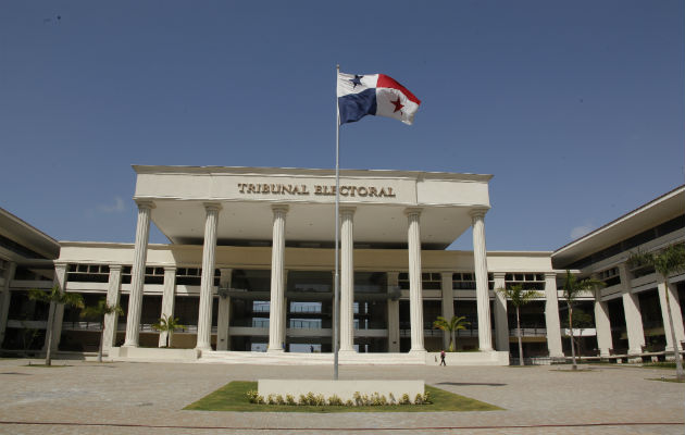 Recientemente el magistrado del Tribunal Electoral, Erasmo Pinilla reconoció que nombró a familiares en la institución. Foto/Archivo