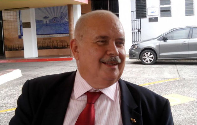 Miguelo Antonio Bernal, presentará una querella contra funcionarios de la UP. Foto/Víctor Arosemena