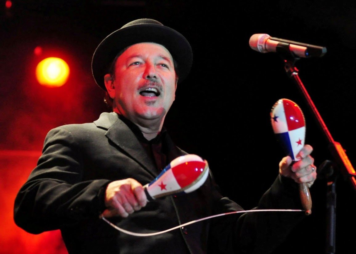 Rubén BladesDos leyendas se ven las caras fuera se su terruño, pero por un mismo objetivo. Se trata del ex astro del fútbol mundial Diego Armando Maradona y el cantautor panameño Rubén Blades que coincidirán en en Bogotá, Colombia, durante la celebración de la Cumbre Mundial de Arte y Cultura por la Paz. Las fiiguras del deporte y la cultura de latinoamerica fueron invitados a esta cumbre, que arrancará el 10 de abril en el hermano país, y que se desarrolla como una conmemoración nacional por las víctimas del conflicto armado de la ciudad. Cabe mencionar que Maradona será una de las atracciones del "Partido por la Paz", mientras que Blades formará parte de varios actos culturales, que se darán en dicha cumbre. La celebración se realiza cada año y esta vez también se hará como una muestra de apoyo al proceso de paz que se adelanta en La Habana con la guerrilla de las Farc.