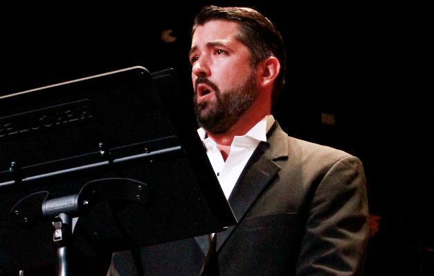 Ricardo Velásquez (barítono).