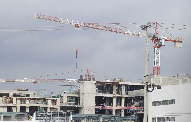 El actual gobierno ha manifestado que existen irregularidades en la construcción de la Ciudad Hospitalaria. Otros sectores aseguran que la nueva administración no tiene voluntad de seguir con el proyecto. / Archivo La Caja de Seguro Social, un paciente más en mal estado