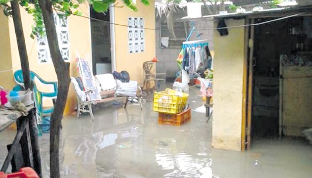 Varias residencias en Santa Clara quedaron bajo agua.