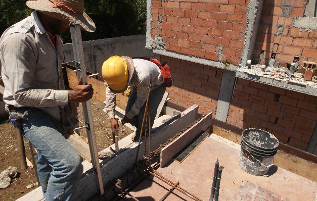 Ley inconsulta aumentó impuesto y generó alza de precios.(Archivo)