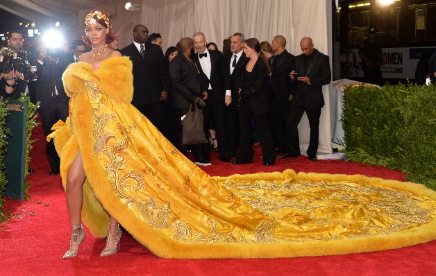 Rihanna fue comparada con un “omelette” en las redes sociales.