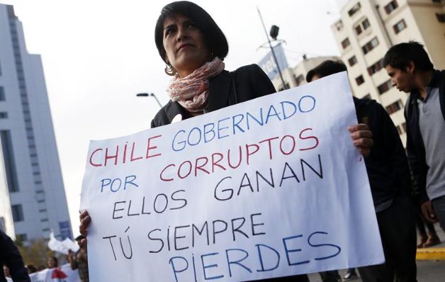 Fiscalía pide imputar a políticos por corrupción