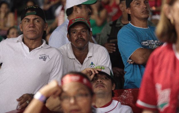 Tanto esperar para que al final el partido terminara con el marcador adverso, eso era lo que muchos fanáticos comentaban. La tristeza de una afición apasionada
