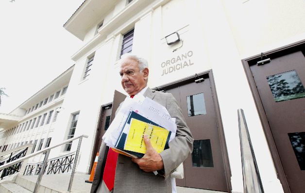 El abogado Rogelio Cruz se refirió a varias inconsistencias en el caso.( Víctor Arosemena)