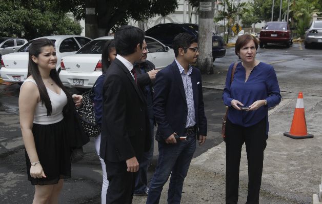 Representantes del Movin acudieron a la CSJ para conocer la audiencia.(Víctor Arosemena)