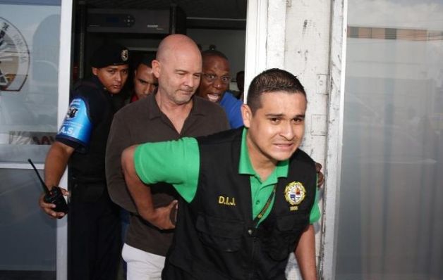 Justicia para todos: El abogado Armando Fuentes reclamó a las autoridades judiciales por qué no se aplicó a su defendido, Gustavo Pérez, la medida de casa por cárcel, como se hizo con el panameñista Bosco Vallarino, conociendo que esa interpretación sería para penas con más de cuatro años.