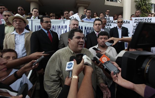 Raíces en la dictadura: El sociólogo Marco Gandásegui plantea que en Panamá, desde hace más de 20 años, se encuentra sobre la mesa de los partidos políticos, sociedad civil y empresarios el proyecto de una constituyente. Una nueva Constitución Política que reemplace la del gobierno militar.