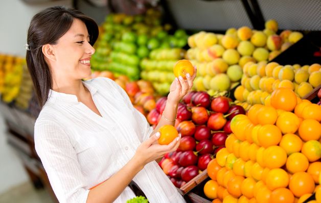 Incluye frutas y vegetales (de todos los colores) a tu dieta diaria.