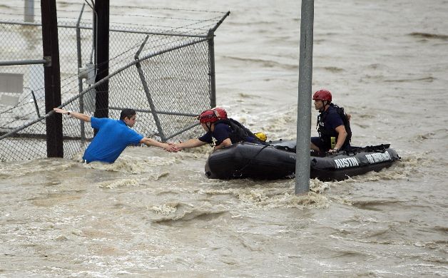 Autoridades vigilan el caudal del río Houston