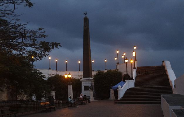Plaza de Francia. Sede del Inac, Las Bóvedas y Casa del Soldado.( Archivo.)