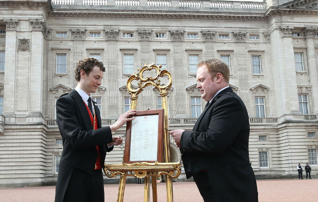 Anuncian el nacimiento del bebé real en el Palacio de Buckingham. Foto/AP Anuncian el nacimiento del bebé real en el Palacio de Buckingham. Foto/AP