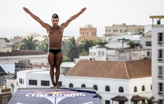 El colombiano Christian Arayón al momento de uno de sus clavados. / Foto: Red Bull