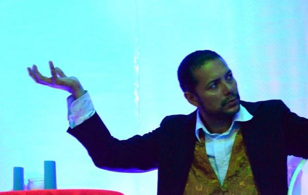 Alex Mariscal, docente universitario, productor y director teatral.