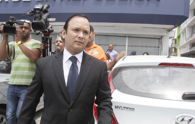 Pese a haber ejercido ilegalmente la profesión de médico, el exvocero de campaña del presidente Grimaldo Córdoba no recibió una medida cautelar igual a otros casos similares, en los que hubo arrestos.
