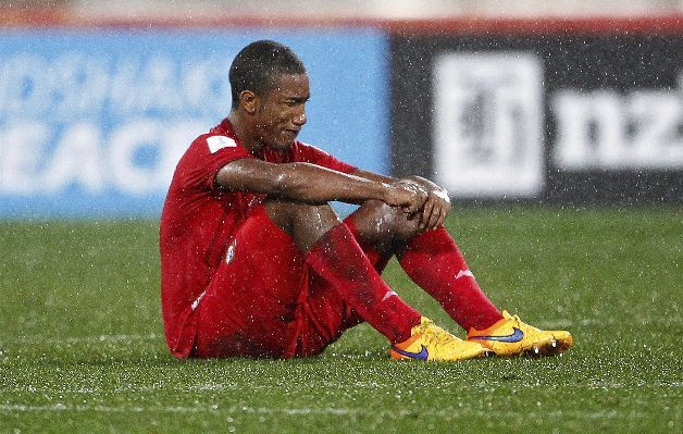 Jesús Araya se lamenta tras la derrota ante Austria.