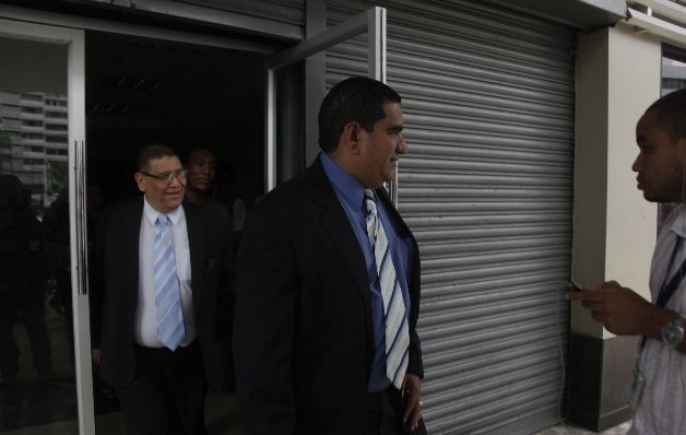 Abogados de Cucalón se presentaron a la fiscalía para insistir en el careo con el empresario Salerno.