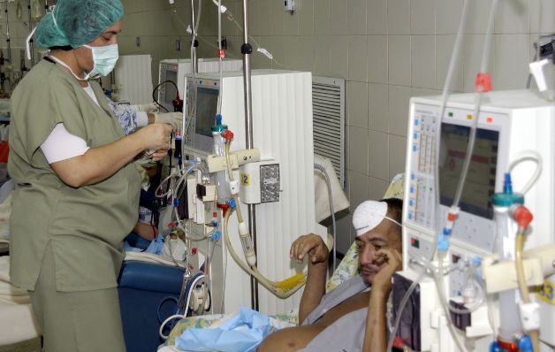 Familiares de pacientes dicen que demora mucho la atención de los especialistas.