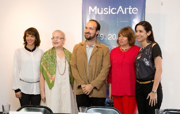 Directivos del Inac, organizadores y patrocinadores del festival.