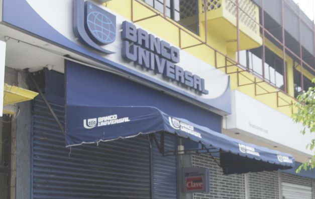 Los empleados del Banco Universal también han expresado su preocupación en las redes sociales sobre la situación de la empresa en que laboran y cómo justificar sus horas de trabajo, pese a la versión de la Superintendencia.