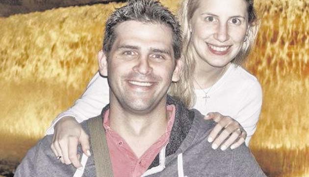 Pablo Ruiz Obregón junto a nieta de Eisenmann Vanessa Romero.
