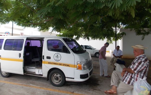 Aseguran que el busito que los transporta solo los lleva a Las Tablas. Enfermos renales esperan campaña de concienciación
