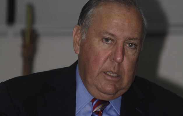 Implican a exministro. El exministro Alberto Vallarino fue uno de los exfuncionarios mencionados por la defensa de Luis Cucalón para que comparezca ante la Fiscalía Cuarta Anticorrupción, al haberse aprobado un contrato a la empresa Cobranzas del Istmo S.A,